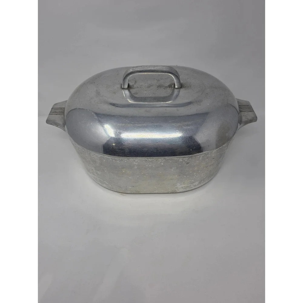 Vintage WagnerWare Magnalite 4265-P cast aluminum oval roaster - Complete